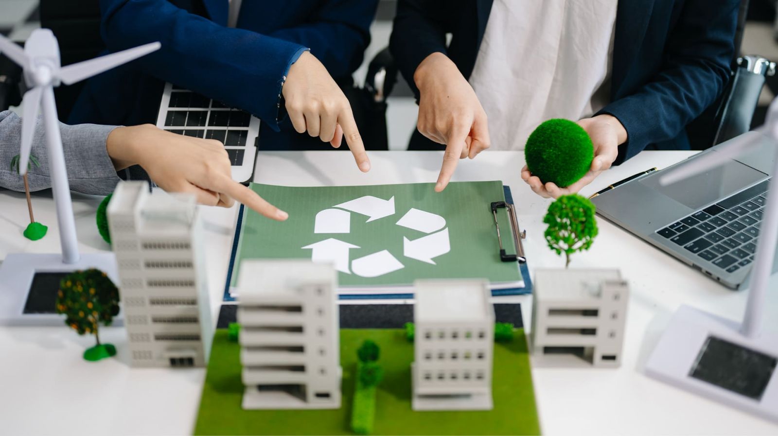 Article Aire+ - Les nouvelles normes environnementales dans le btiment en 2025