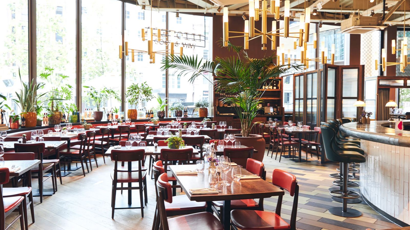 Article Aire+ - Améliorer l’attractivité d’un bar ou restaurant par l’aménagement intérieur : tendances 2025 pour le CHR