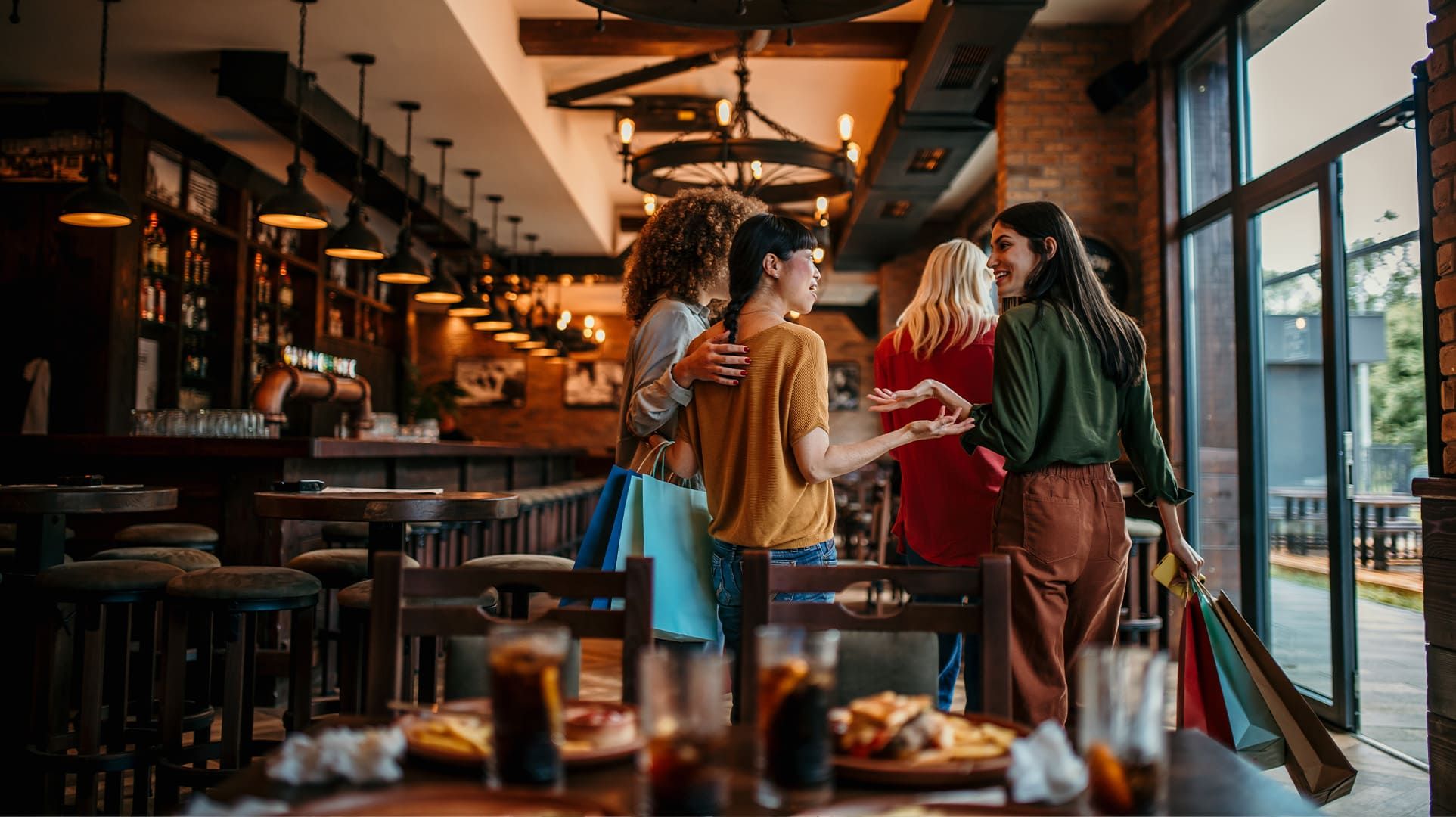 Article Aire+ - Amliorer l’attractivit d’un bar ou restaurant par l’amnagement intrieur : tendances 2025 pour le CHR